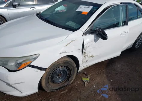 2017 Toyota Camry Le z USA, uszkodzony, nr VIN 4T1BF1FKXHU283285